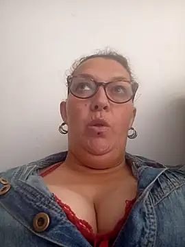 Snapshot of -saraqueen- chatting on October 24, 2025, 3:55 pm -saraqueen- online show from October 24, 2025, 3:55 pm