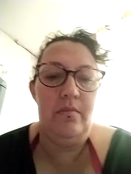 Snapshot of -saraqueen- chatting on November 4, 2025, 2:54 pm -saraqueen- online show from November 4, 2025, 2:54 pm