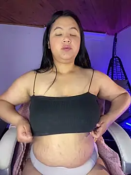 Emmi boobs online show from October 22, 2025, 2:33 am