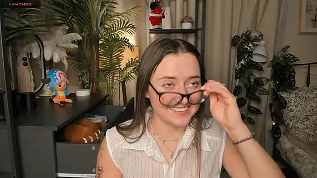 ThelmaJusto online show from February 12, 2026, 3:23 pm