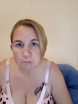 Snapshot of LaceyWestxx chatting on October 9, 2025, 5:02 pm LaceyWestxx online show from October 9, 2025, 5:02 pm