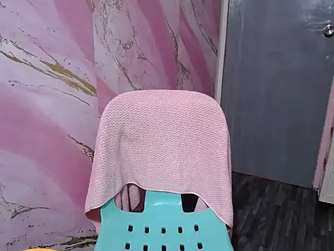 sexyloveee online show from December 3, 2025, 3:55 pm