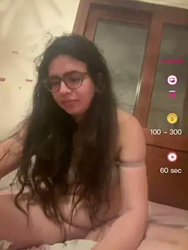 Snapshot of luciamaria01 chatting on June 27, 2026, 9:32 pm luciamaria01 online show from June 27, 2026, 9:32 pm
