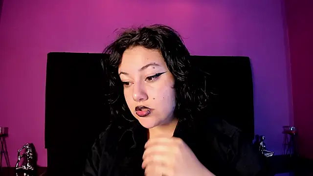 Snapshot of SabbathSinclair chatting on November 24, 2025, 11:32 am SabbathSinclair online show from November 24, 2025, 11:32 am