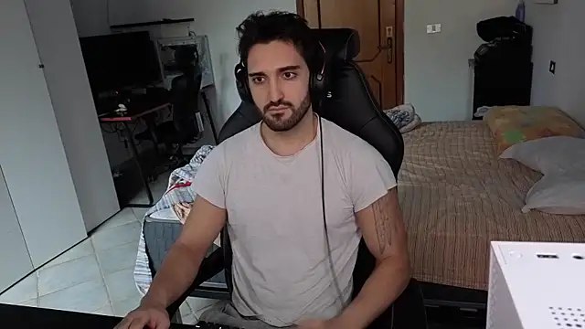 Al3xox02 online show from February 15, 2026, 11:31 am