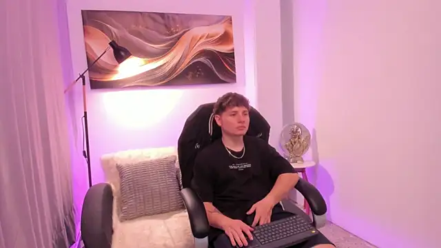 Leoo Miller online show from November 7, 2025, 4:39 am