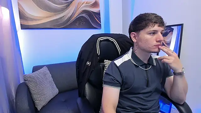 Snapshot of Leoo_Miller chatting on February 4, 2026, 4:29 am Leoo Miller online show from February 4, 2026, 4:29 am