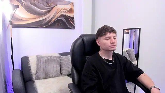 Snapshot of Leoo_Miller chatting on December 18, 2025, 4:28 am Leoo Miller online show from December 18, 2025, 4:28 am