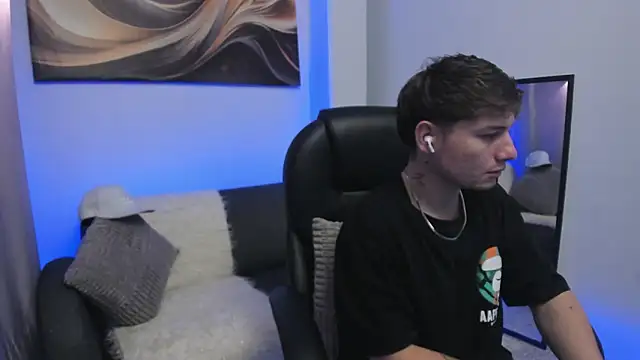 Snapshot of Leoo_Miller chatting on February 7, 2026, 4:42 am Leoo Miller online show from February 7, 2026, 4:42 am