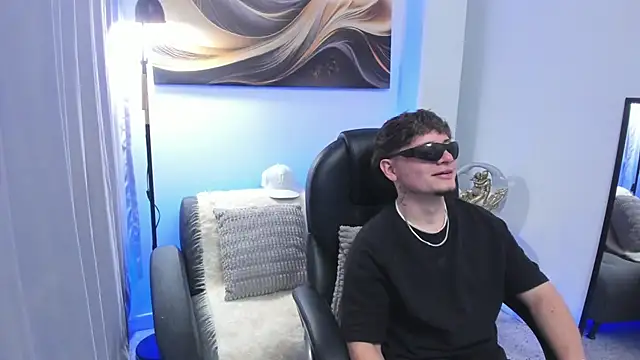 Snapshot of Leoo_Miller chatting on January 10, 2026, 4:08 am Leoo Miller online show from January 10, 2026, 4:08 am