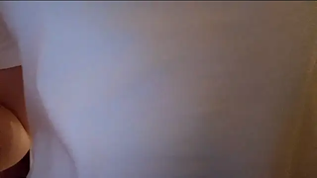 Snapshot of Abi_bee chatting on October 14, 2025, 4:40 pm Abi bee online show from October 14, 2025, 4:40 pm