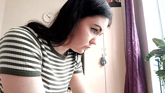 Snapshot of Abi_bee chatting on October 15, 2025, 10:56 am Abi bee online show from October 15, 2025, 10:56 am