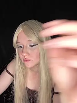 Snapshot of Darling_Bri_ chatting on October 23, 2025, 7:23 pm Darling Bri online show from October 23, 2025, 7:23 pm