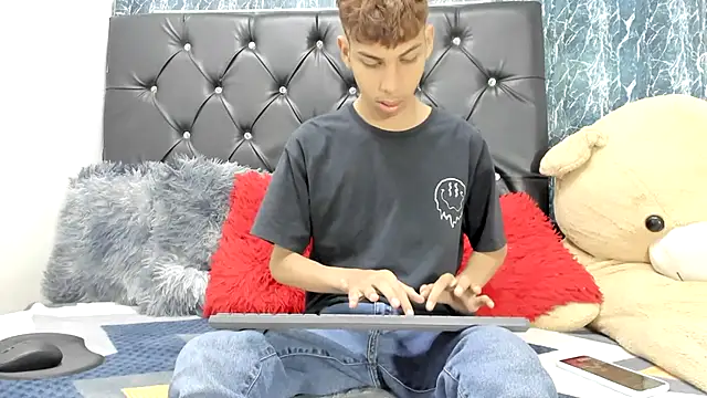 Snapshot of sexyboys_cutex18 chatting on November 14, 2025, 9:07 pm sexyboys cutex18 online show from November 14, 2025, 9:07 pm