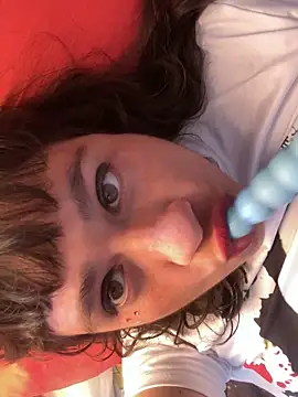 Snapshot of gatitaplop chatting on December 16, 2025, 8:57 pm gatitaplop online show from December 16, 2025, 8:57 pm