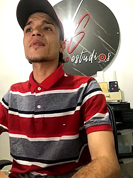 Snapshot of santyrestrepo chatting on October 8, 2025, 11:16 pm santyrestrepo online show from October 8, 2025, 11:16 pm