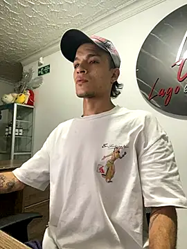 Snapshot of santyrestrepo chatting on November 1, 2025, 11:20 pm santyrestrepo online show from November 1, 2025, 11:20 pm