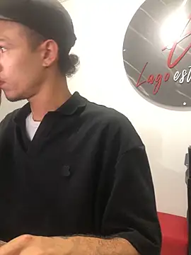 Snapshot of santyrestrepo chatting on October 9, 2025, 10:21 pm santyrestrepo online show from October 9, 2025, 10:21 pm