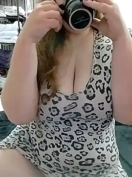 Snapshot of AugustRayn chatting on November 22, 2025, 9:57 pm AugustRayn online show from November 22, 2025, 9:57 pm