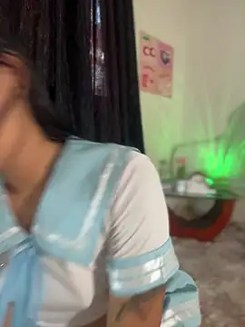 AlannaDollx online show from November 13, 2025, 4:55 pm