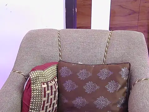 cute zaraa online show from November 27, 2025, 4:46 am