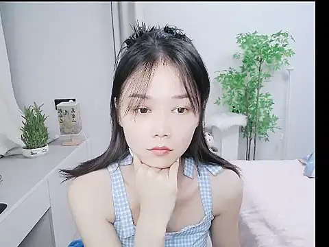 Snapshot of mili0923 chatting on October 16, 2025, 12:35 pm mili0923 online show from October 16, 2025, 12:35 pm
