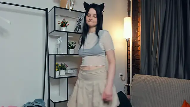 Snapshot of SkyDoll chatting on October 16, 2025, 10:18 pm SkyDoll online show from October 16, 2025, 10:18 pm