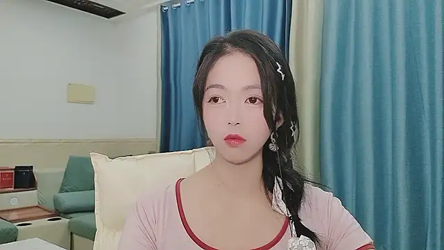 Snapshot of Q_Yumi chatting on October 21, 2025, 10:14 am Q Yumi online show from October 21, 2025, 10:14 am