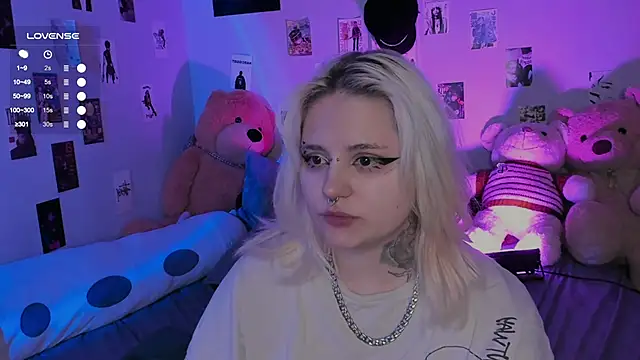 Snapshot of bixxxiz chatting on November 17, 2025, 12:20 pm bixxxiz online show from November 17, 2025, 12:20 pm