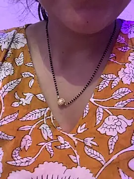 Snapshot of bindiyarani01 chatting on October 6, 2025, 5:52 am bindiyarani01 online show from October 6, 2025, 5:52 am