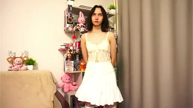 LittleSisHolly69 online show from October 23, 2025, 12:37 pm