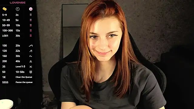 Snapshot of kitti_sweett chatting on November 7, 2025, 8:35 pm kitti sweett online show from November 7, 2025, 8:35 pm