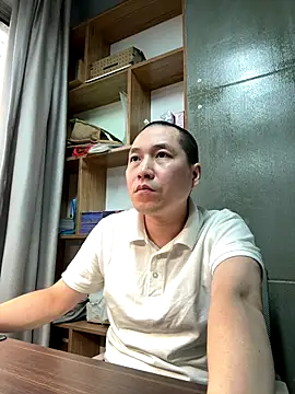 yichengm online show from October 20, 2025, 8:04 am