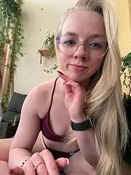 LinaLeana online show from March 30, 2026, 2:07 pm