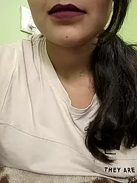 Snapshot of Beautiful_Eye chatting on January 5, 2026, 6:44 pm Beautiful Eye online show from January 5, 2026, 6:44 pm