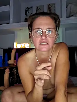 xcrazzycat online show from November 26, 2025, 12:49 pm