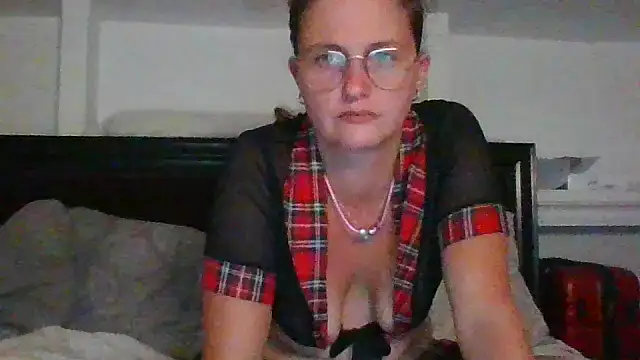 xcrazzycat online show from October 5, 2025, 9:27 pm