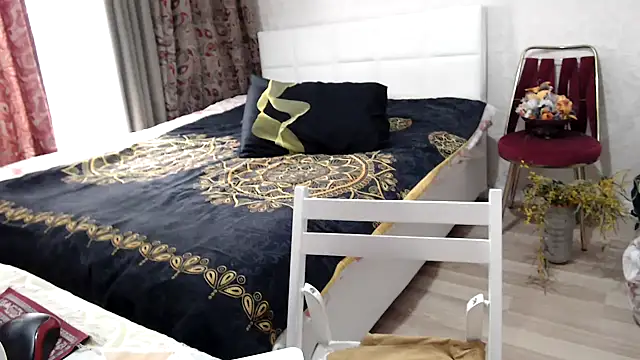 Snapshot of Arisa5000 chatting on April 15, 2026, 6:19 am Arisa5000 online show from April 15, 2026, 6:19 am