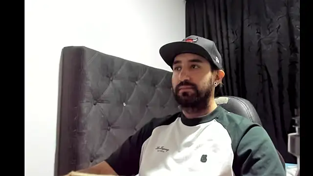 coolfriki online show from November 19, 2025, 4:23 am