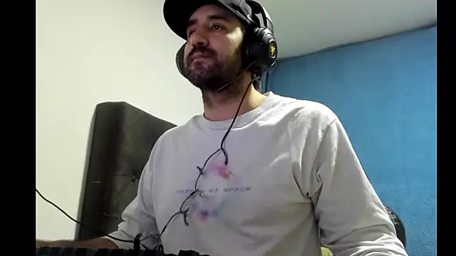 Snapshot of coolfriki chatting on February 3, 2026, 6:22 am coolfriki online show from February 3, 2026, 6:22 am