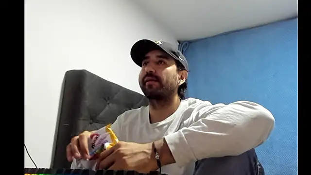 Snapshot of coolfriki chatting on February 3, 2026, 5:05 am coolfriki online show from February 3, 2026, 5:05 am