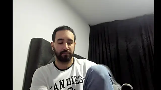 Snapshot of coolfriki chatting on February 25, 2026, 11:37 pm coolfriki online show from February 25, 2026, 11:37 pm