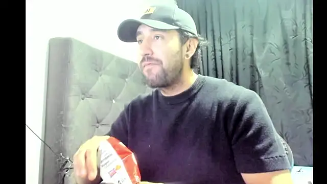 Snapshot of coolfriki chatting on December 18, 2025, 1:33 am coolfriki online show from December 18, 2025, 1:33 am