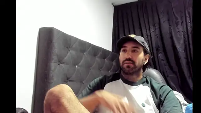 Snapshot of coolfriki chatting on January 18, 2026, 2:37 am coolfriki online show from January 18, 2026, 2:37 am