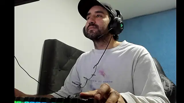 Snapshot of coolfriki chatting on February 3, 2026, 6:40 am coolfriki online show from February 3, 2026, 6:40 am