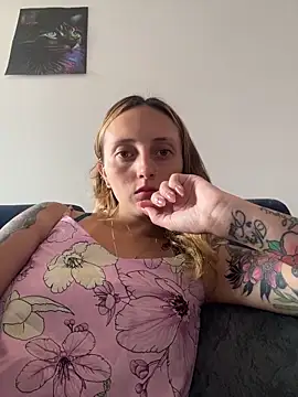 Snapshot of Mia_dca chatting on November 7, 2025, 3:27 pm Mia dca online show from November 7, 2025, 3:27 pm