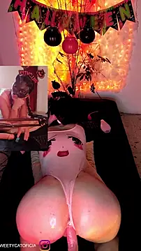 SweetyCatt1 online show from October 27, 2025, 11:05 pm