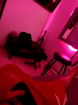 Snapshot of MRDXXX12 chatting on November 5, 2025, 7:50 pm MRDXXX12 online show from November 5, 2025, 7:50 pm