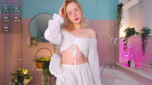 Mol l y online show from November 14, 2025, 2:21 pm