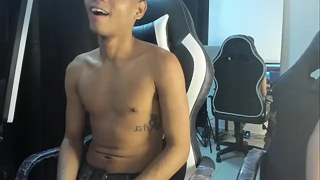 Snapshot of Baby_Latin chatting on November 9, 2025, 3:43 am Baby Latin online show from November 9, 2025, 3:43 am